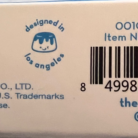 🆕😻 HELLO KITTY X CRÈME Hello Holidays Face Mask Collection NEW - Picture 4 of 5